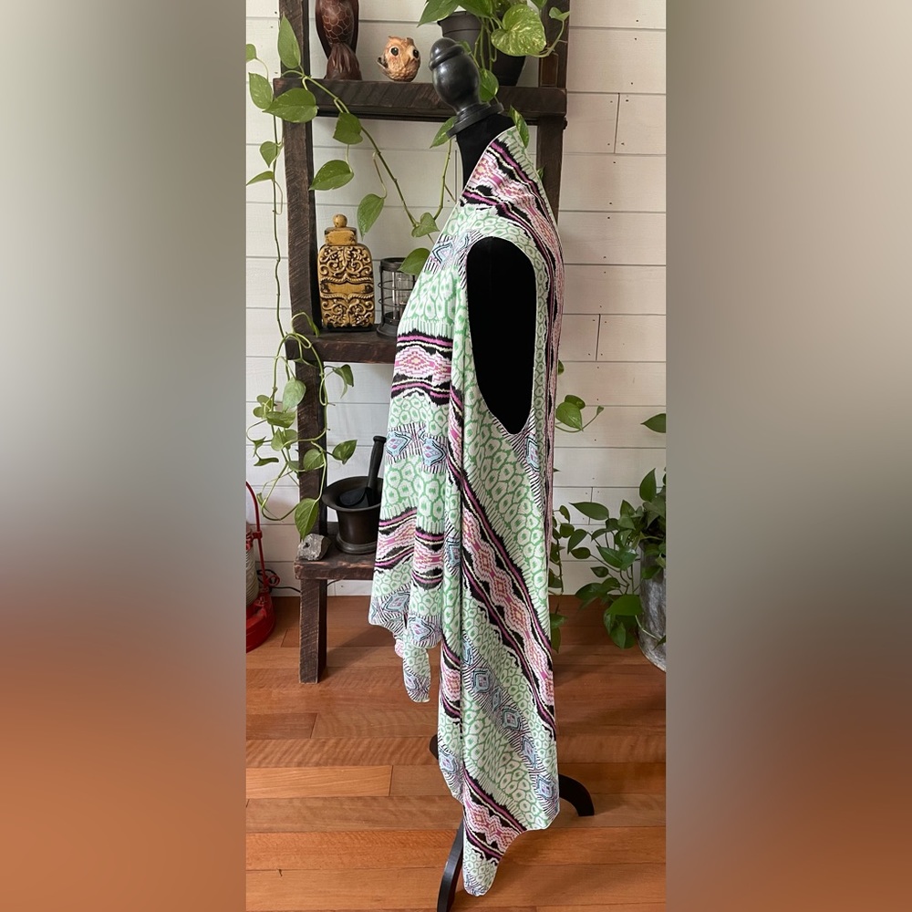 Long Flowy Aztec Pattern Vest - Picture 16 of 17